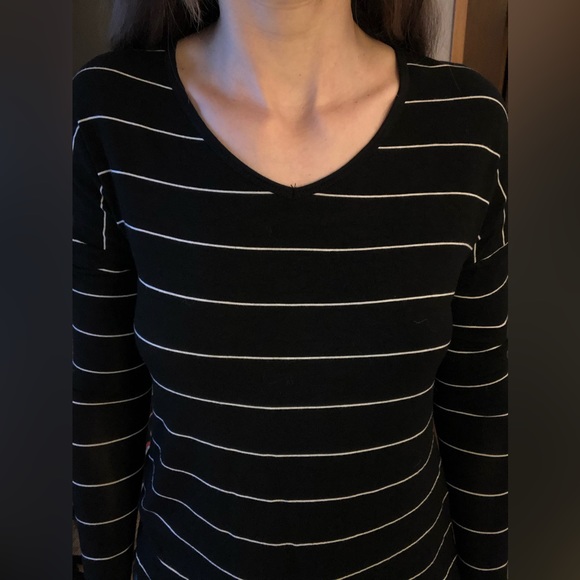 Light weight black and white sweater. Size: S. Lightly worn. - Picture 3 of 6